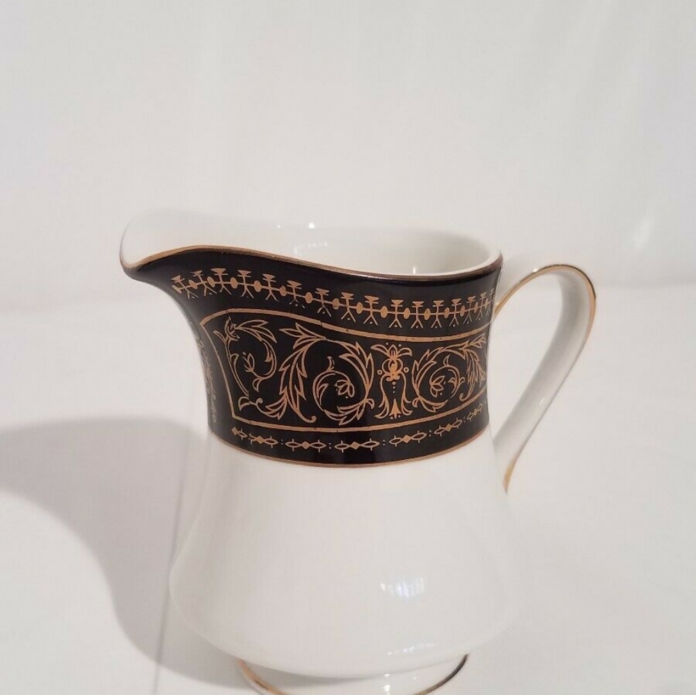 Seyei Fine China Creamer